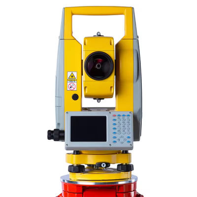 Un uomo Spectra Robotic Total Station Surveying Equipment 1000m senza riflettore